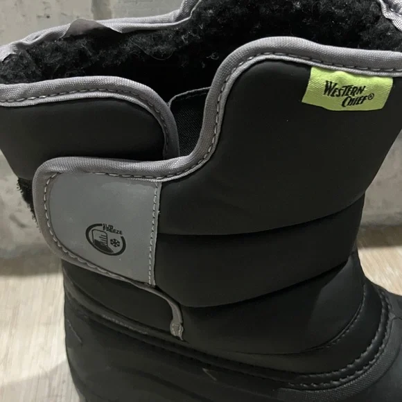 Like New Western Chief Black & Grey Snow Boots, faux fur lined, waterproof - Picture 2 of 12